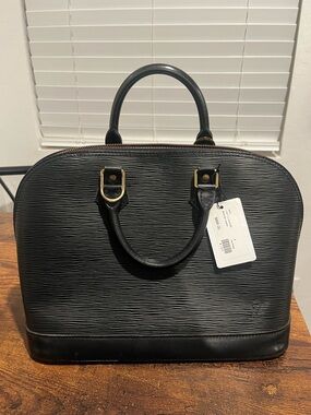 Authentic Louis Vuitton Alma PM - Black Epi Leather (Noir)